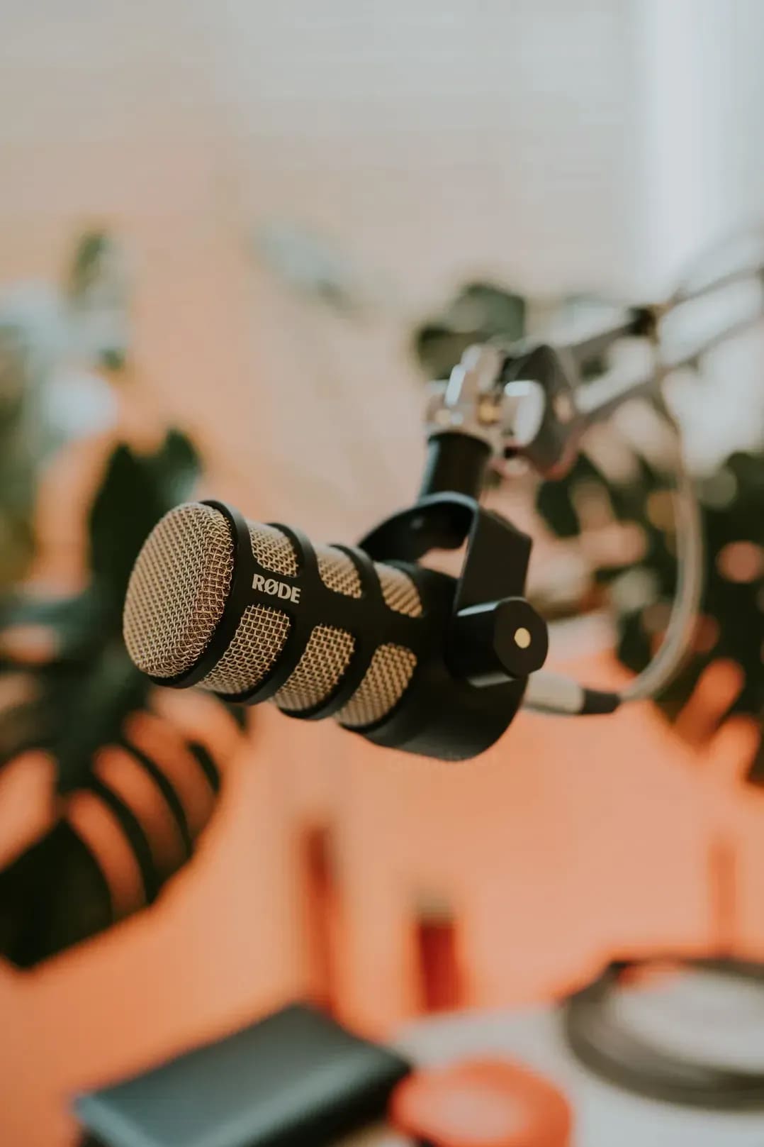 Qué buscar en un estudio de producción de podcast antes de grabar tu primer episodio